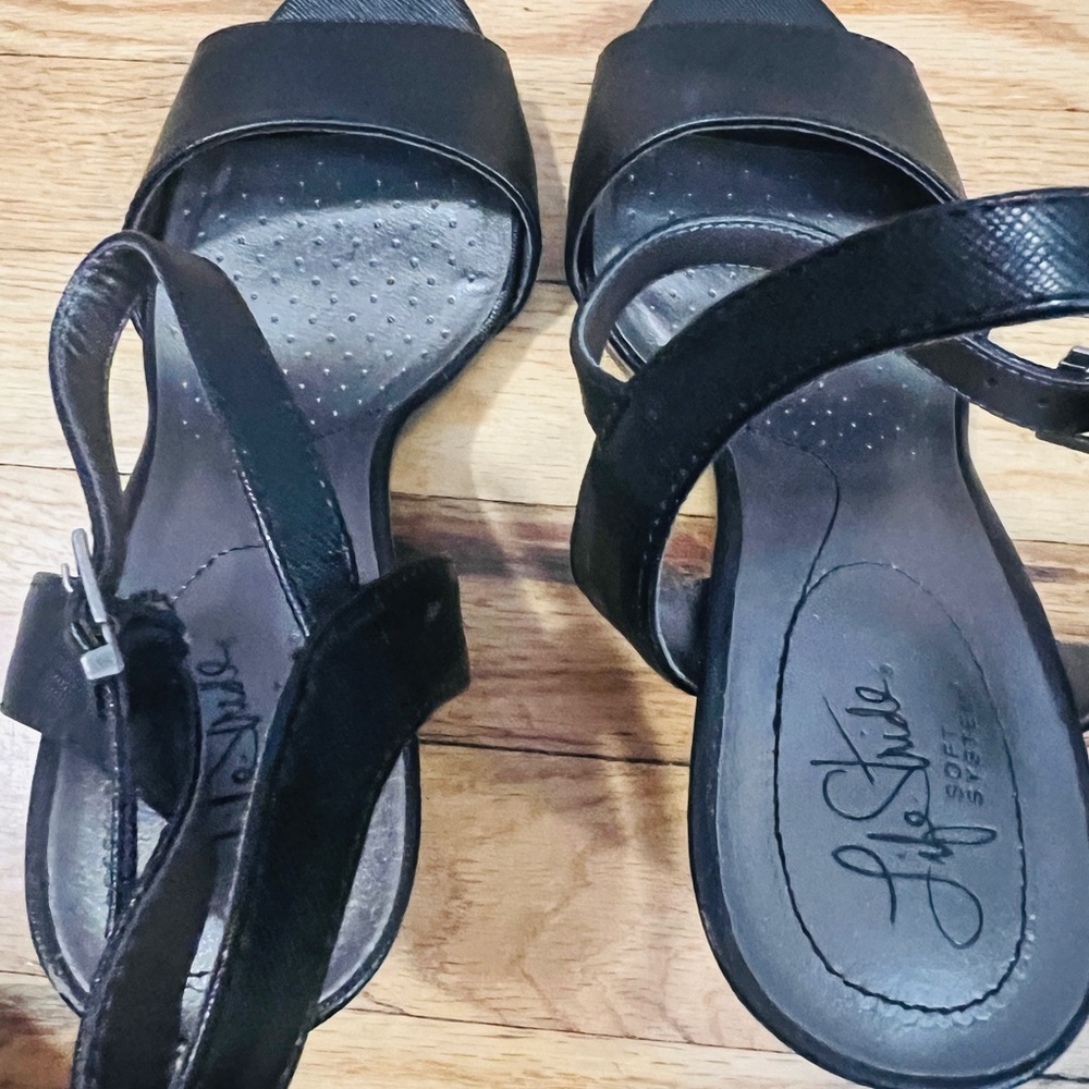 Life Stride Women's Elegant Black Sandals